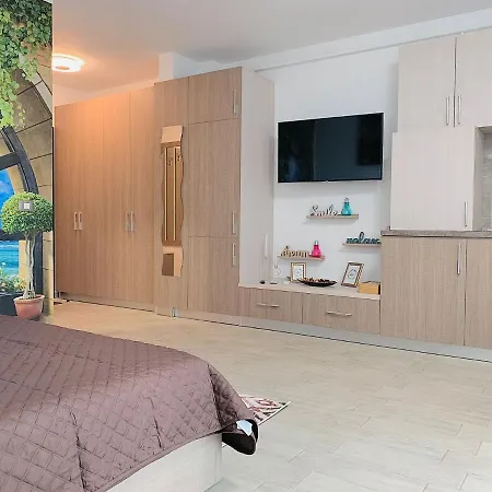 Apartment Teed Pool & By Alezzi