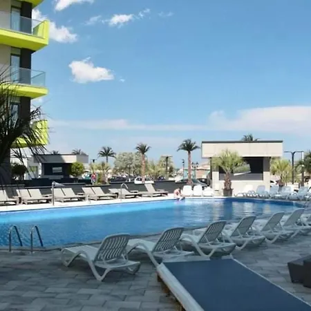 Apartment Teed Pool & By Alezzi